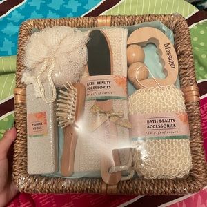 Bath Accessories Gift Basket
